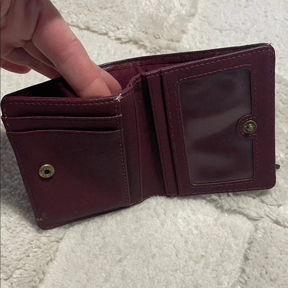 Fossil Burgundy Leather Bi-Fold Wallet - Picture 4 of 7